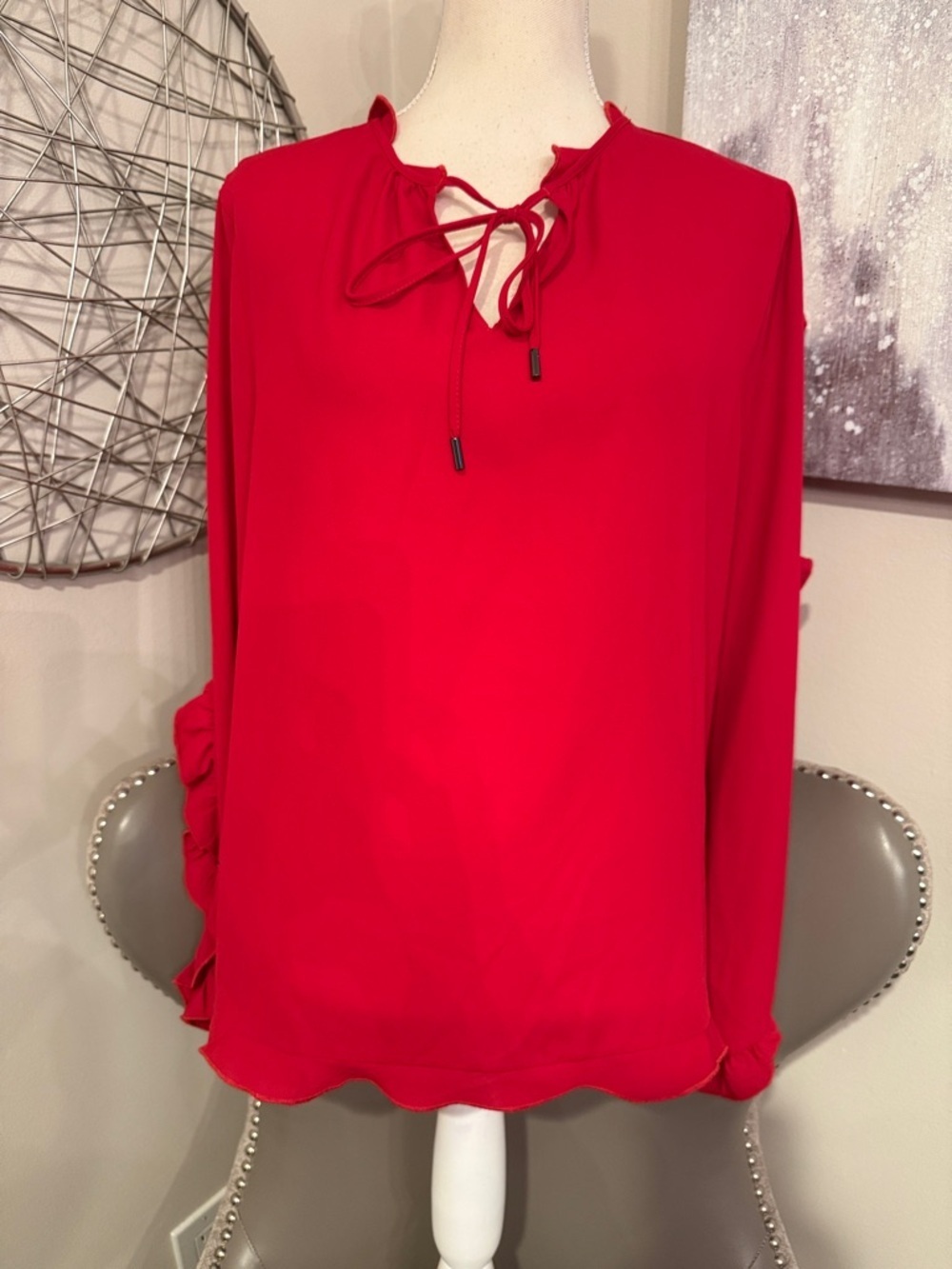 T Tahari Women’s Red Tie-Neck Long Sleeve Blouse size Large